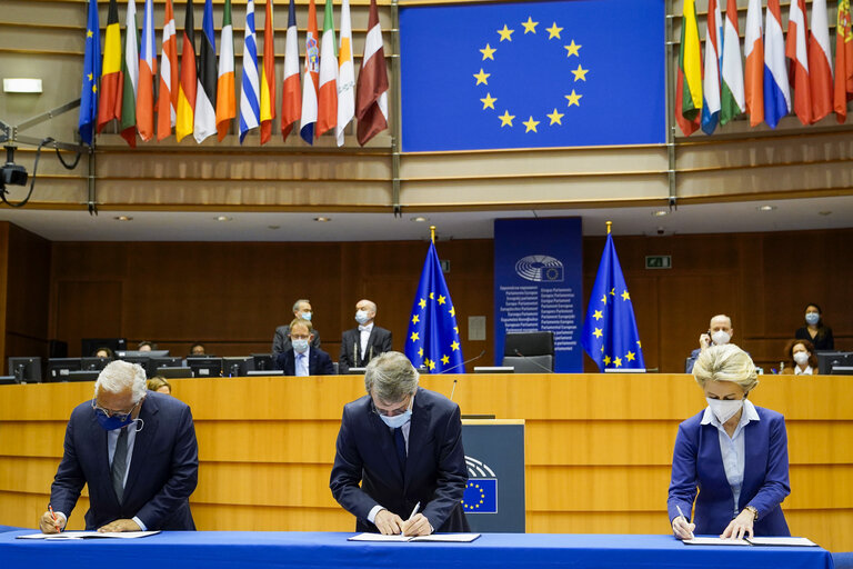 Fotografija 12: EP Plenary session - Ceremonie of the signature of the Joint declaration for the Conference of the Future of Europe