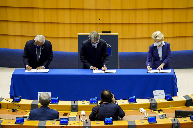 Foto 25: EP Plenary session - Ceremony of the signature of the Joint declaration for the Conference of the Future of Europe