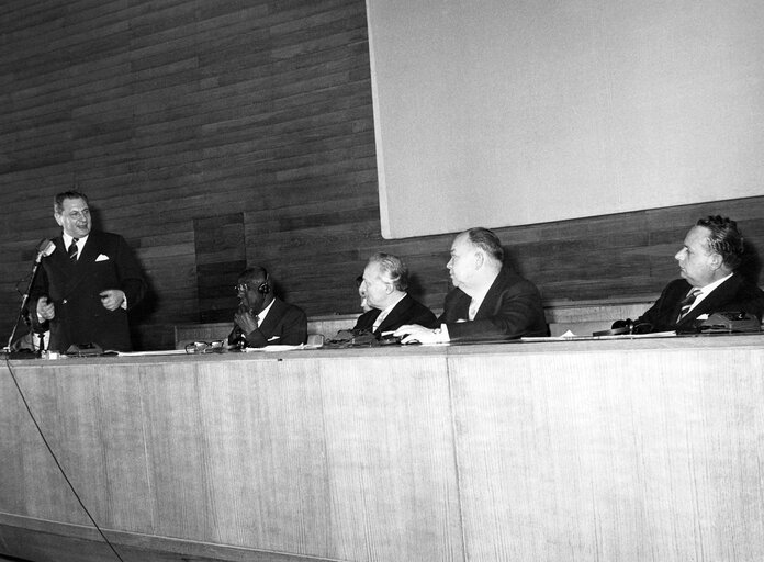 Photo 5: Press conference in the margins of the preparatory Conference of the European Parliamentary Assembly (EPA) with the African and Malagasy States at the Palace of Italian Civilisation (Square Coliseum- EUR) in Rome, Italy, January 24-26, 1961. L to R: Leopoldo RUBINACCI, Amadou LAMINE-GUEYE, Hans FURLER, Jean FOHRMANN, Edoardo BATTAGLIA.