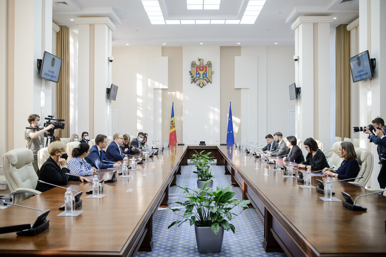 Fotogrāfija 8: AFET/SEDE Delegation to Moldova - Meeting with Natalia GRAVRILITA, Prime Minister of the Republic of Moldova.