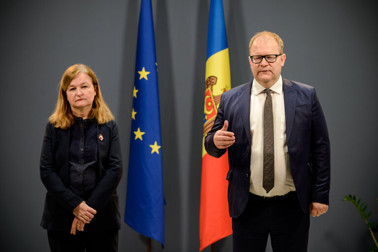 Foto 4: AFET/SEDE Delegation to Moldova - Press point.