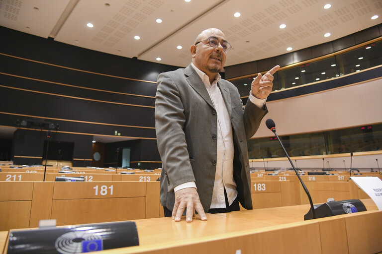 Foto 7: Niyazi KIZILYUREK in the EP in Brussels