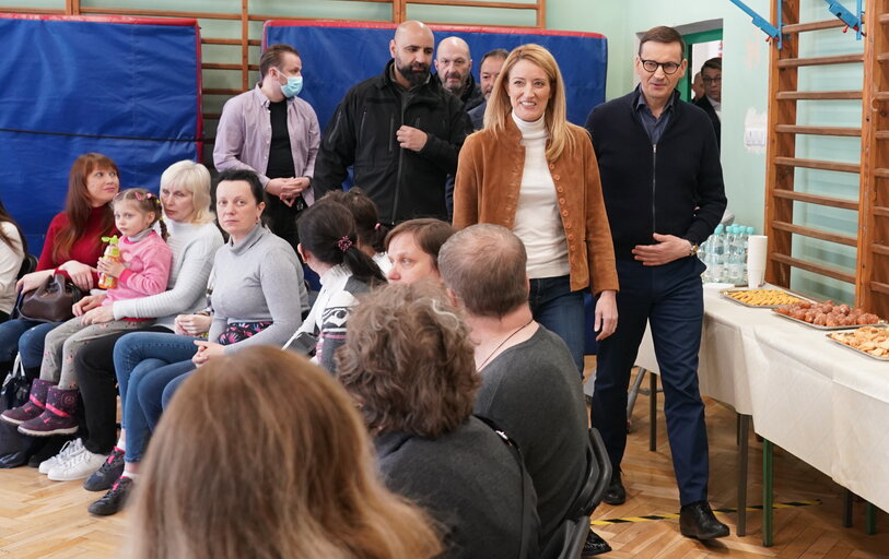 Fotografija 29: Roberta METSOLA, EP President in Warsaw (Poland) - Roberta METSOLA, EP President and Mateusz MORAWIECKI, Polish Prime Minister, visit the Otwock School hosting Ukrainians fleeing war (Warsaw region)..