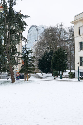 Photo 10 : The European Parliament in Brussels under the snow