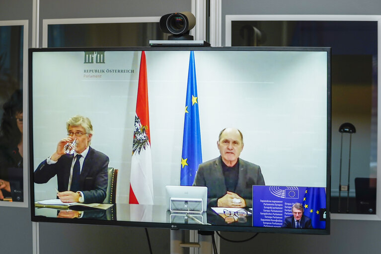 Fotografija 2: David SASSOLI, EP President in video meeting with Wolfgang SOBOTKA, Austrian Speaker.