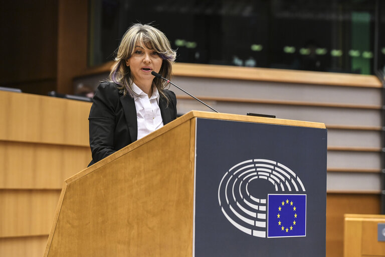 Photo 4 : EP plenary session.- Mitigating the consequences of earthquakes in Croatia