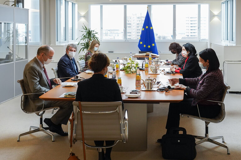 Photo 1: David SASSOLI, EP President meets with Salome ZOURABICHVILI, President of Georgia.