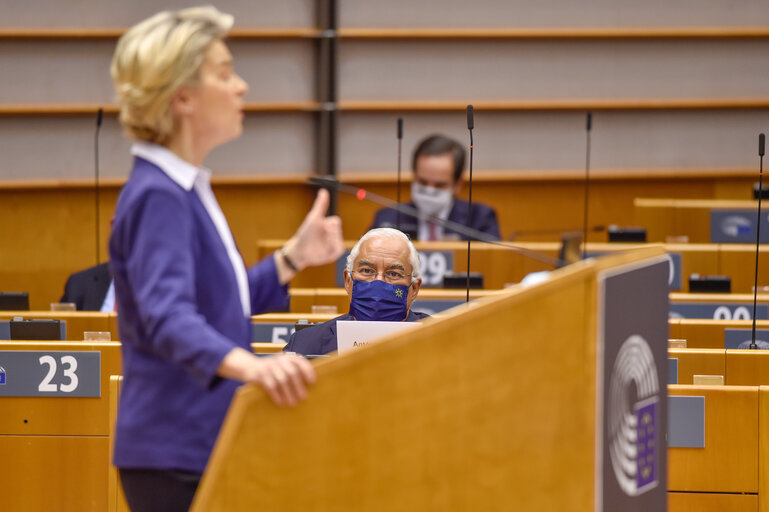 Foto 32: EP plenary session.- Presentation of the programme of activities of the Portuguese Presidency