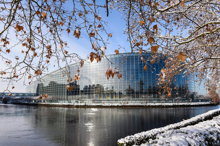 Photo 8 : The European Parliament in Strasbourg under the snow