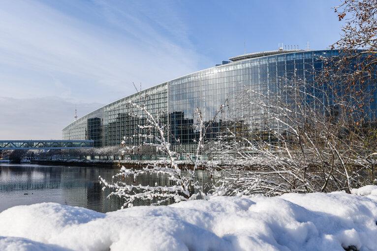 Photo 6 : The European Parliament in Strasbourg under the snow