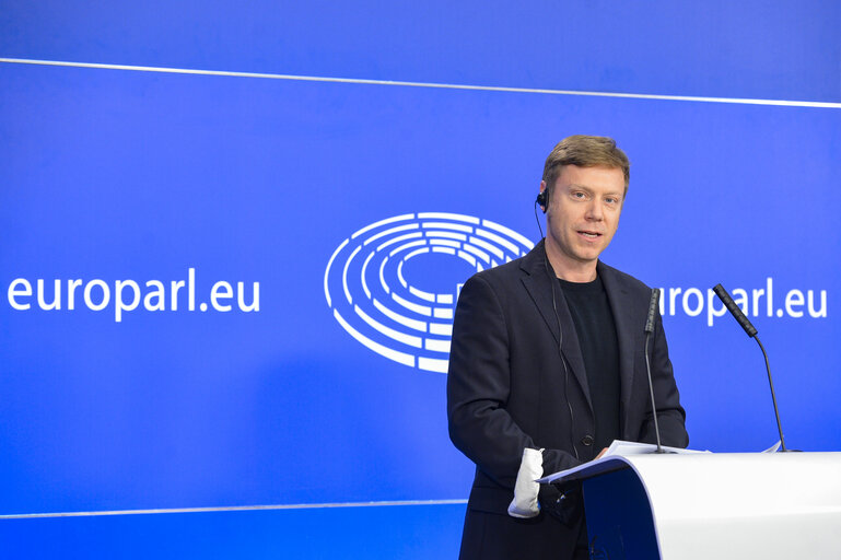 Briefing of the GUE NGL group Co-Presidents during a plenary session in Brussels