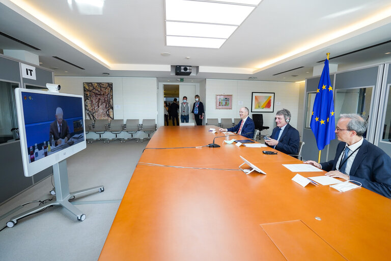 Fotografi 5: David SASSOLI, EP President meets with Wolfgang SCHÄUBLE, President of the Bundestag - Videoconference meeting