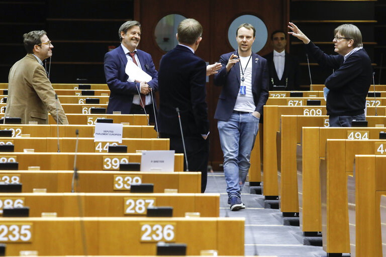 Fotografia 14: EP Extraordinary Plenary session - Votes on amendements - Opening statement by David SASSOLI, EP President