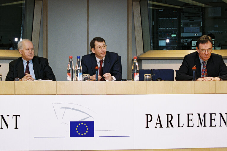 Fotografi 1: Press conference at the EP in Brussels