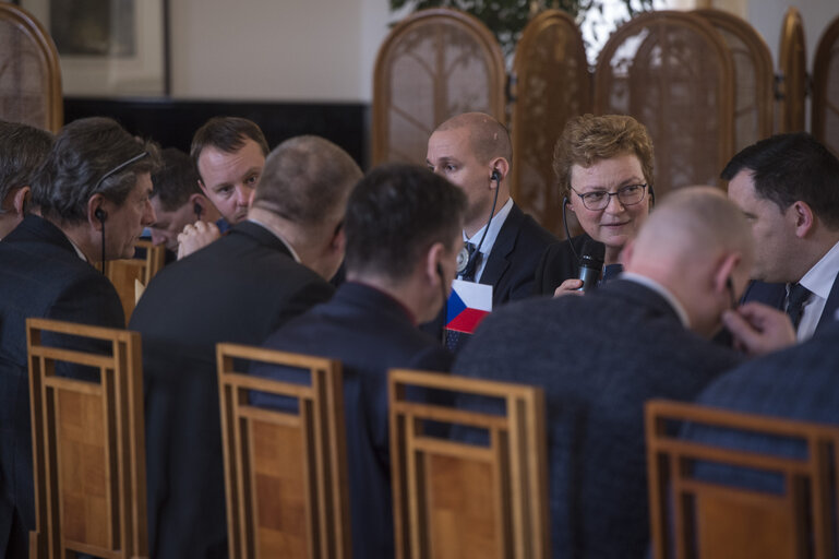 Fotografia 2: Fact finding mission of the Budgetary Control Committee to Czech Republic- Meeting with Vice Minister of Finance, Ms L. DUPAKOVA