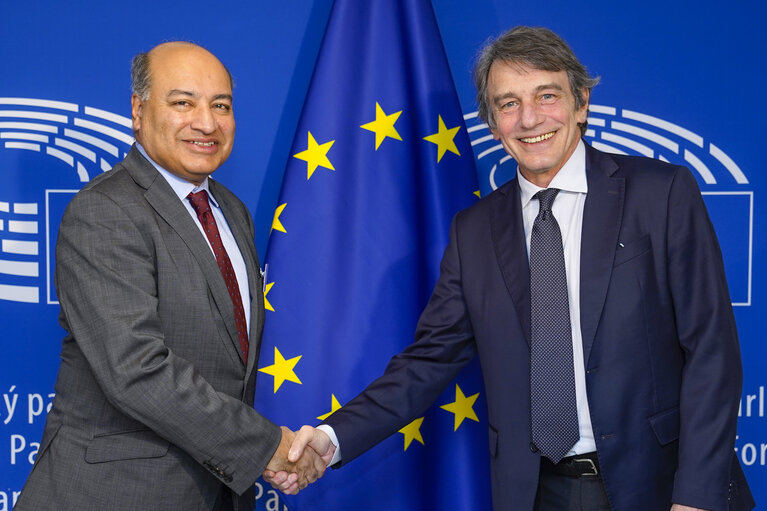 Снимка 1: David SASSOLI, EP President meets with Suma CHAKRABARTI, President of the European Bank for Reconstruction & Development (EBRD)