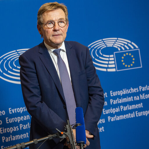 Photo 2 : MFF Contact group - Statement by Johan VAN OVERTVELDT, Chairman of the  Committee on Budgets