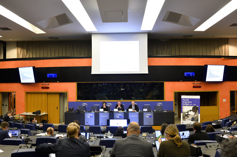 Photo 9: EP Press Roundtable on the MFF : ' The EU Long-Term budget 2021 - 2027 ' - Roundtable with EP's negotiation team