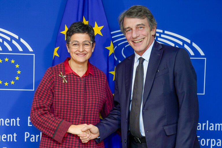 Fotografia 4: David SASSOLI, EP President meets with Arancha GONZALEZ LAYA, Spanish Foreign Affairs Minister