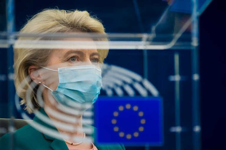 Fotografie 11: EP Plenary session - Question Time to Ursula von der LEYEN, President of the European Commission - Two years on, implementation of the political priorities