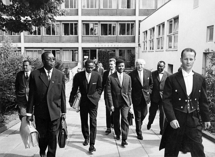 Fotogrāfija 4: Heinrich Lubke and Amadou Lamine Gueye during a during a Contact Committee meeting (APE/EAMA) in Bonn (3-4) May 1961