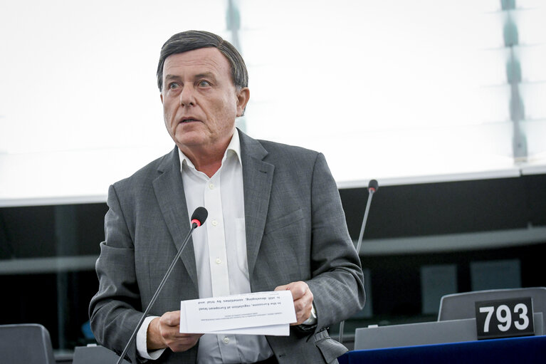 Zdjęcie 5: Alfred SANT in the EP in Strasbourg