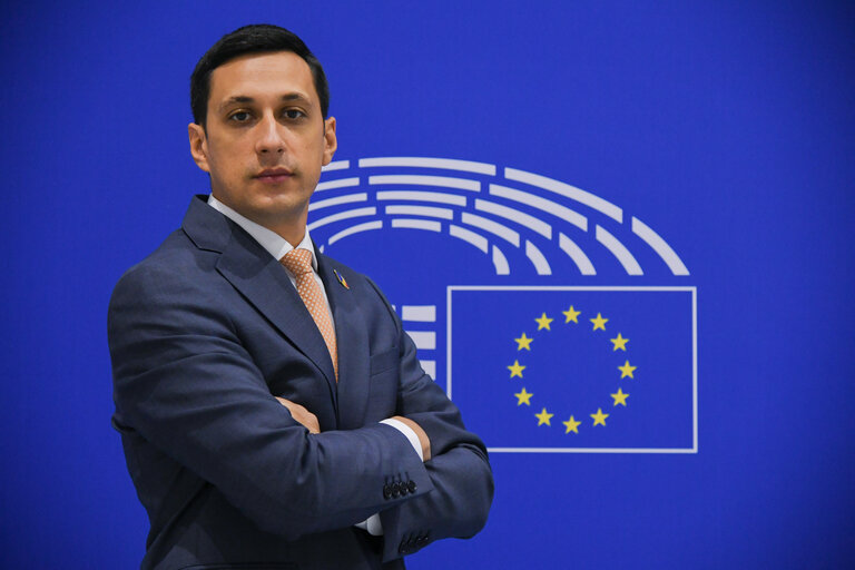 Fotogrāfija 13: Vlad GHEORGHE in the EP