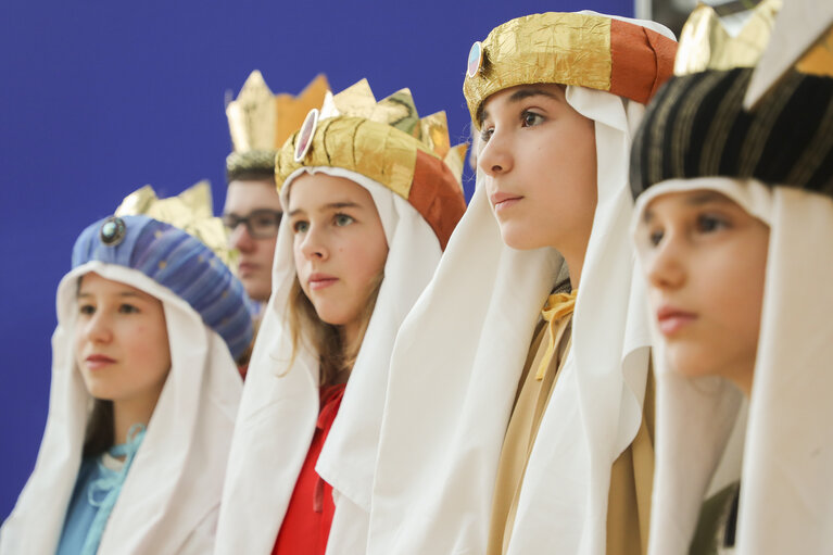 Снимка 2: Carol singers from different European countries invited at the EP in Brussels