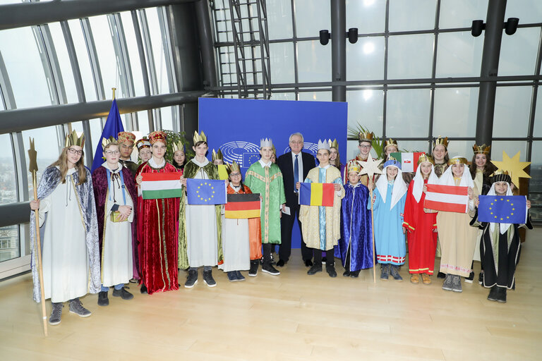 Снимка 14: Carol singers from different European countries invited at the EP in Brussels