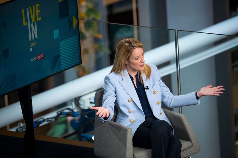 Foto 9: Interview of Roberta METSOLA, EP President by SKY TG24