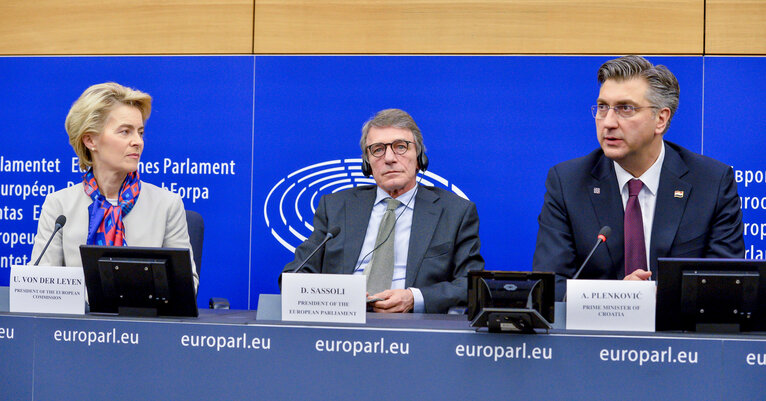 Foto 20: David SASSOLI, EP President meets with Andrej PLENKOVIC, Croatian Prime Minister - Press conference