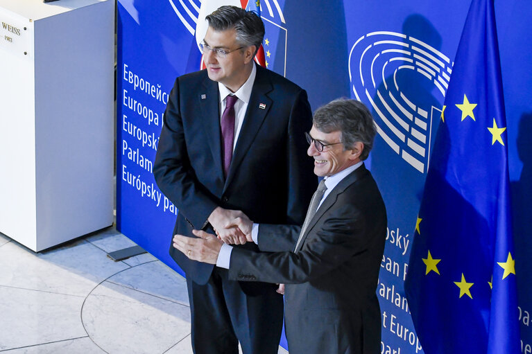 Zdjęcie 3: David SASSOLI, EP President welcomes Andrej PLENKOVIĆ, Croatian Prime Minister