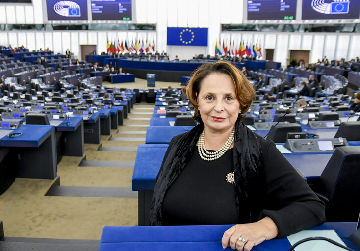 Valokuva 3: Luisa REGIMENTI in the EP in Strasbourg