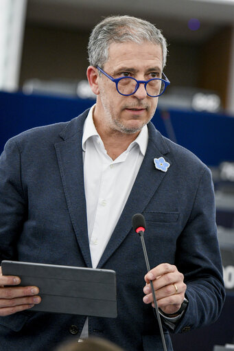 Photo 7 : EP Plenary session  movement - Commission statement - Common charger for mobile radio equipment