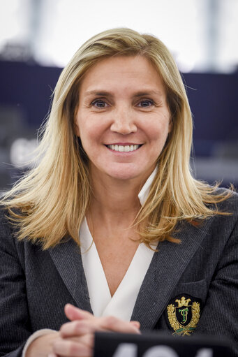 Zdjęcie 1: Agnes EVREN in plenary session in the EP in Strasbourg