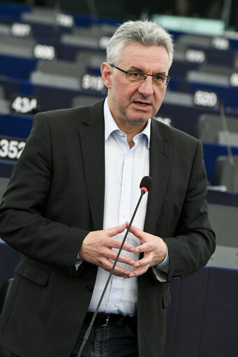 Photo 10 : EP Plenary session - Explanations of votes