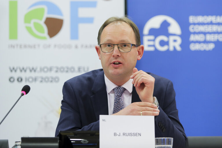 Smart farming: digitalisation of agriculture & vision for the new CAP