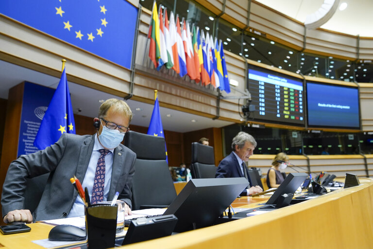 Photo 6: EP Plenary session - Announcement of the results of the first voting session