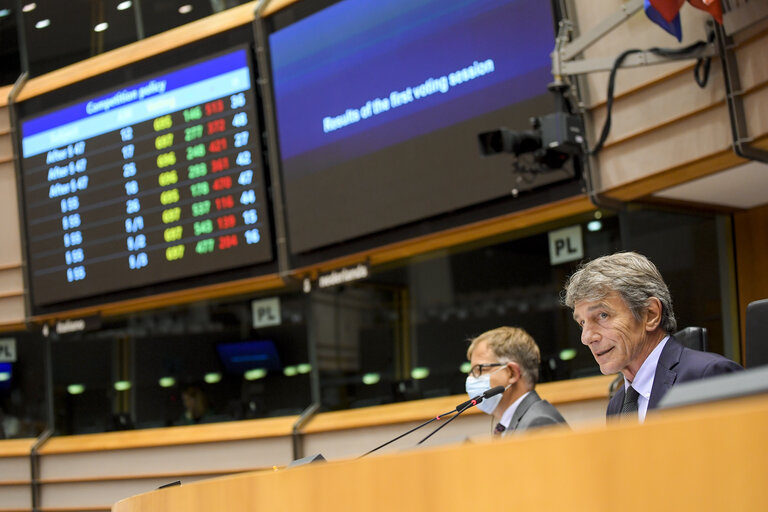 Photo 1: EP Plenary session - Announcement of the result