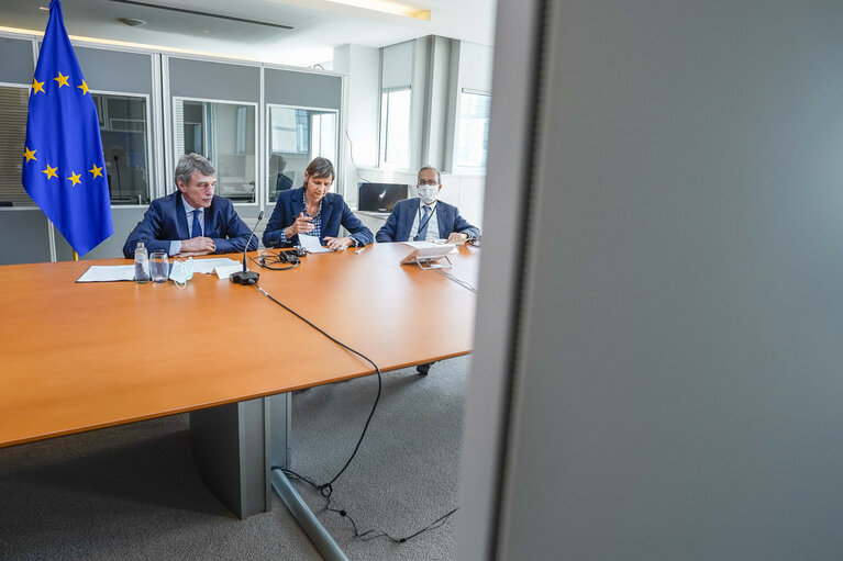 Fotografi 4: David SASSOLI, EP President meets with Wolfgang SCHÄUBLE, President of the Bundestag - Videoconference meeting