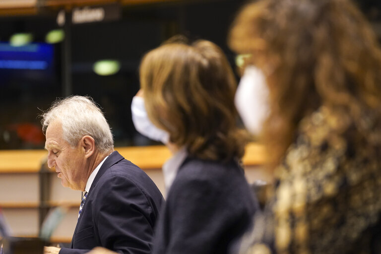 EP Plenary session - First voting sessionFinal vote on co-signed MR - New MFF, own resources and Recovery plan