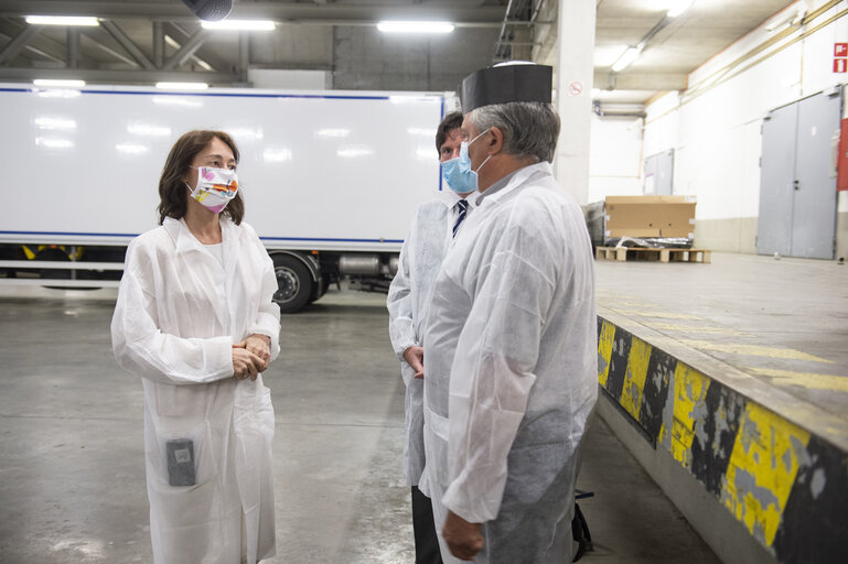 Zdjęcie 11: EP buildings used in the fight against COVID-19 - Katarina BARLEY (S&D,DE), EP Vice-President visits the EP buildings where daily meals are prepared for people in need in the context of the COVID-19