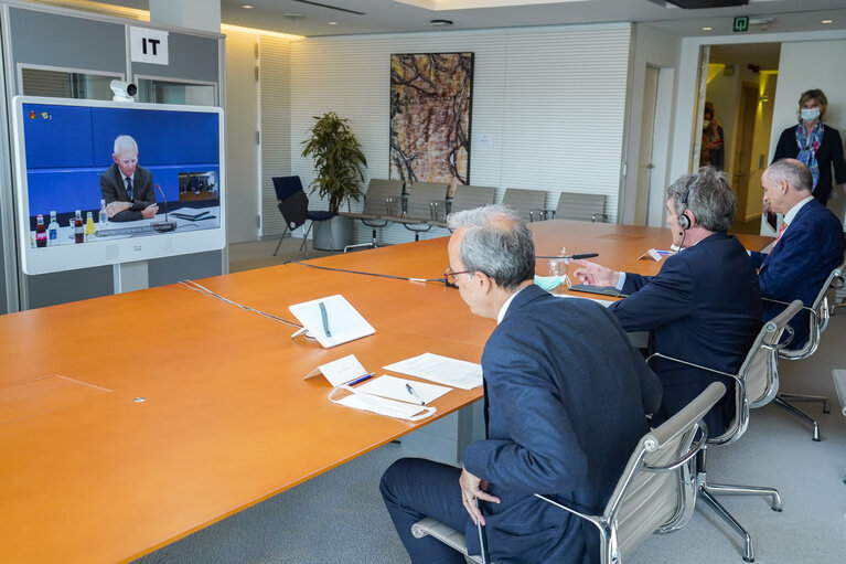 Fotografi 6: David SASSOLI, EP President meets with Wolfgang SCHÄUBLE, President of the Bundestag - Videoconference meeting