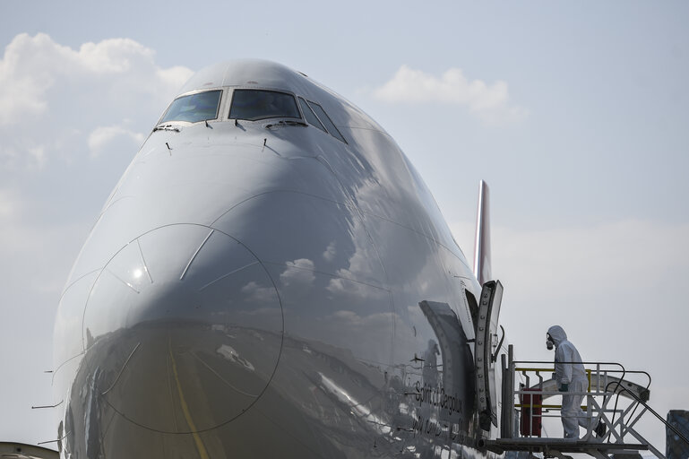 Fotografie 3: A shipment of donations of aid from Taiwan to combat Covid-19 arrives by airplane from Taipeh to Luxemburg airport on April 9, 2020. The shipment includes masks with destination Italy and Spain, as well as bilateral donations to other Member States.