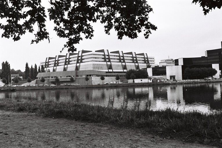 Fotó 17: Exterior view on the Palais de l'Europe building seen across the Ill river in Strasbourg in September 1980