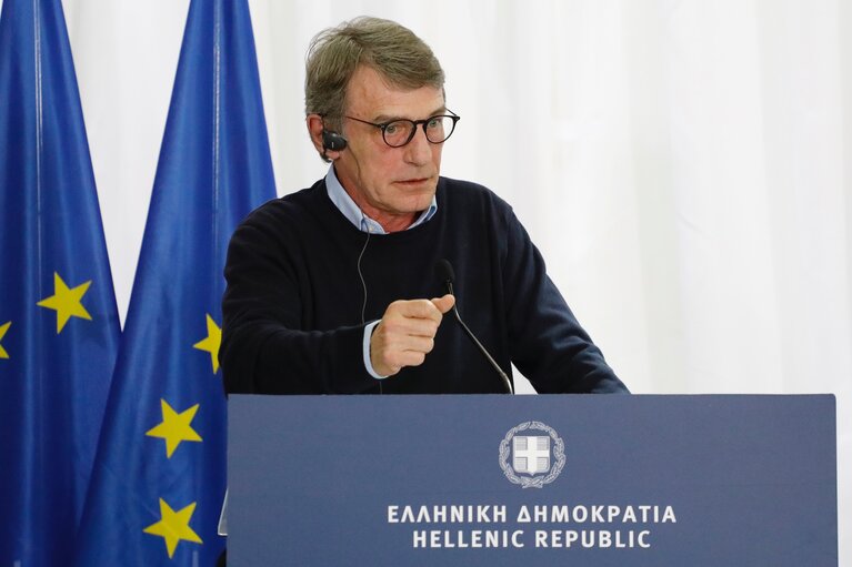 Fotografia 12: European Council President Charles MICHEL, European Commission President Ursula VON DER LEYEN and European Parliament President David SASSOLI in Greece- Briefing by the Chief of the Hellenic National Defense General Staff