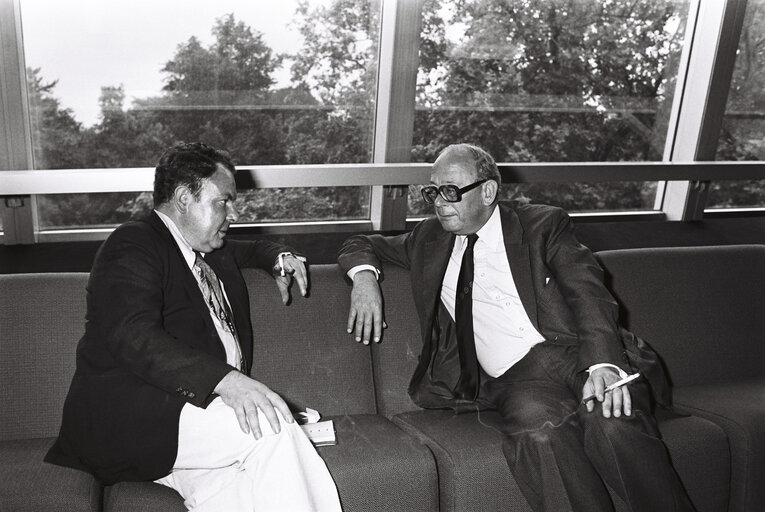 The MEP Frans R. NORD with a journalist in July 1980.