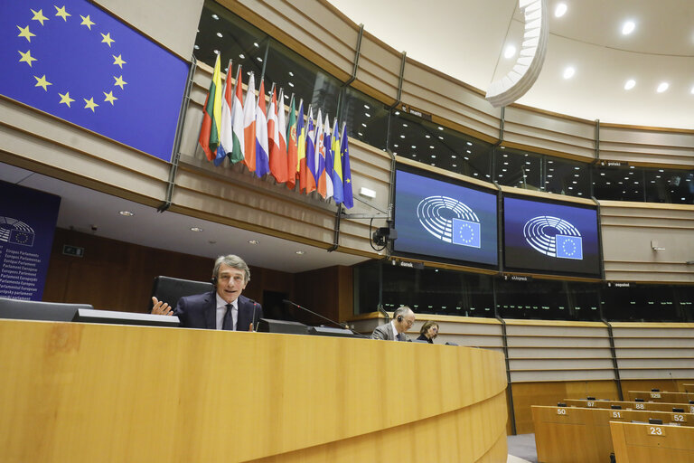 Fotografia 10: EP Extraordinary Plenary session - Votes on amendements - Opening statement by David SASSOLI, EP President