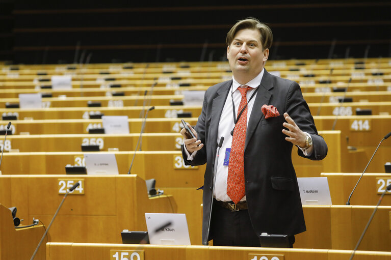 Fotografia 3: EP Extraordinary Plenary session - Votes on amendements - Opening statement by David SASSOLI, EP President