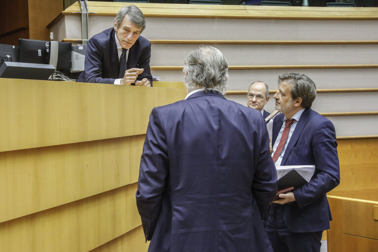 Fotografia 8: EP Extraordinary Plenary session - Votes on amendements - Opening statement by David SASSOLI, EP President